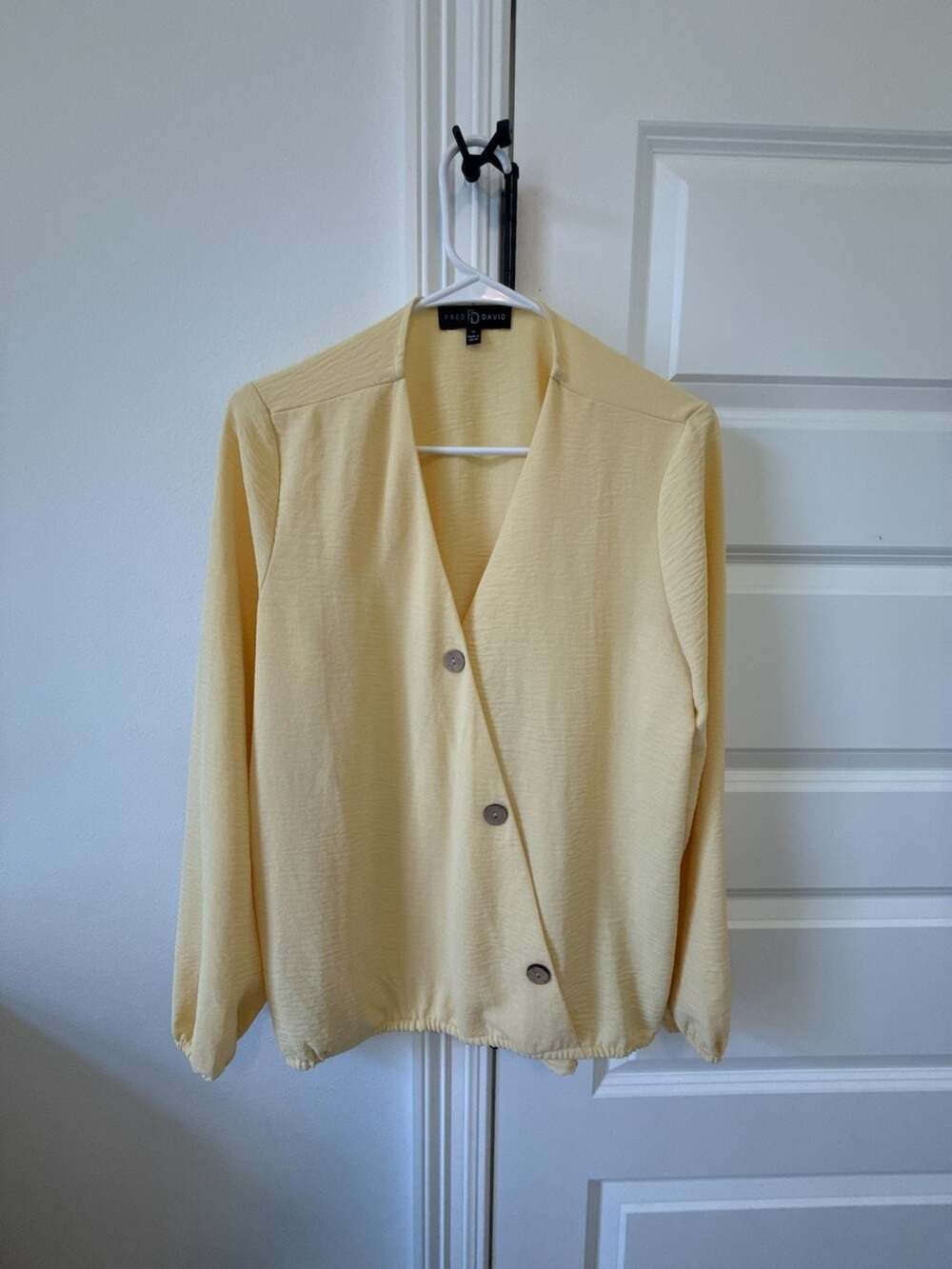 Fred David Women's Yellow Long Sleeve V-Neck Button Front Blouse